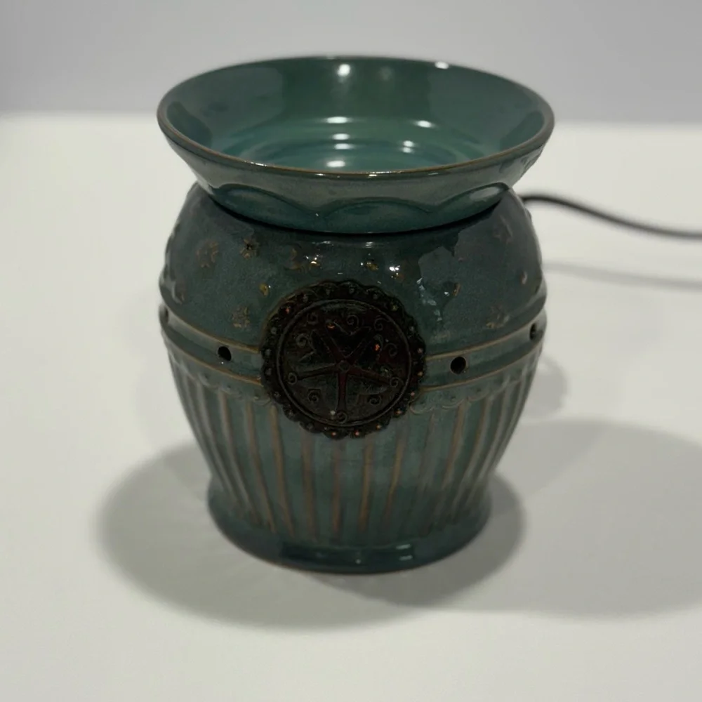 Scentsy Victoria Wax Warmer